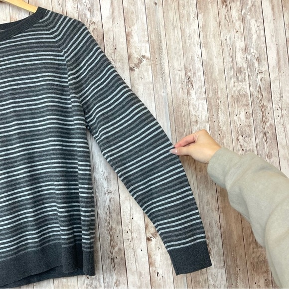 Banana Republic Long Sleeve Striped Silk & Cashmere Blend Sweater Size Medium - Picture 4 of 7